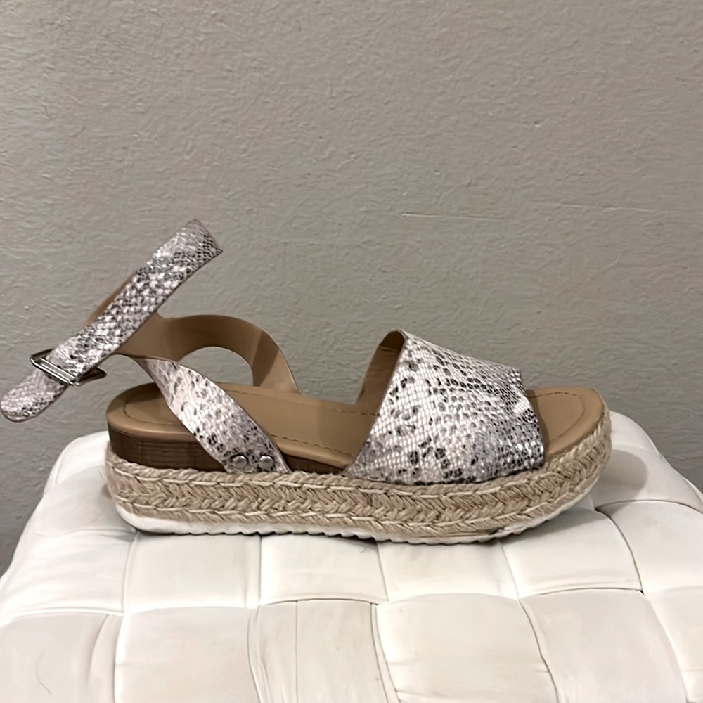 Slightly Used* Snakeskin SODA sandals. Size 8. Good condition